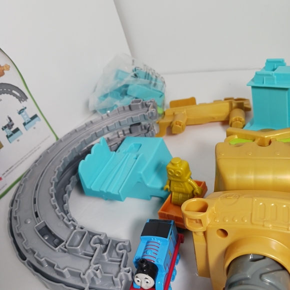 Thomas & Friends Adventures Robot Train Set Robot Rescue - Picture 5 of 6